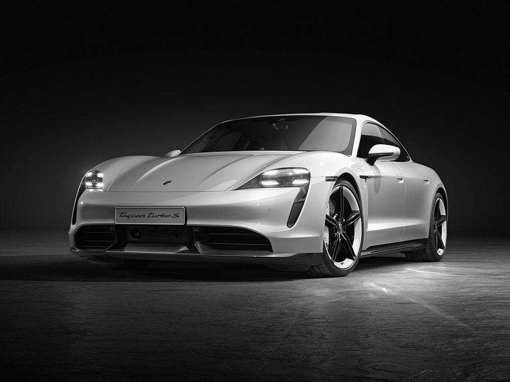 2022, PORSCHE TAYCAN